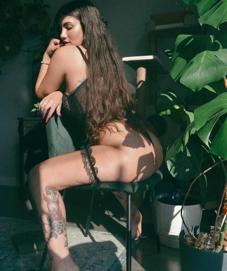 Angela Amethyst hot actress image