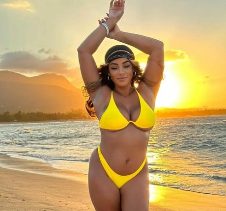 yinamenez pretty pornstar pictures