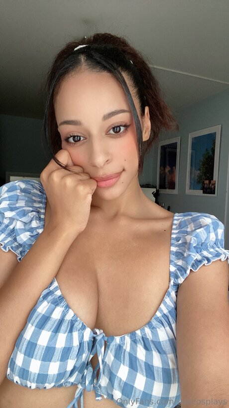 Suncosplays model porn image