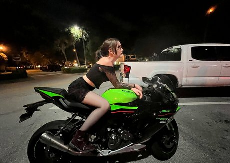 waitress onlyfans exclusive img