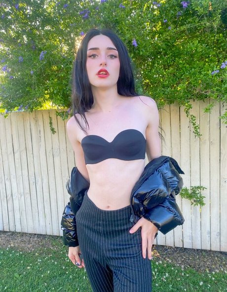 Venus Moorez perfect model pictures