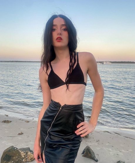 Venus Moorez model image