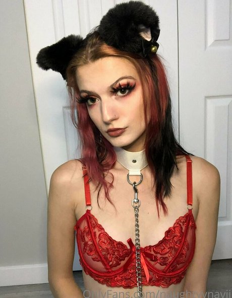 naughtyynavii erotic model picture