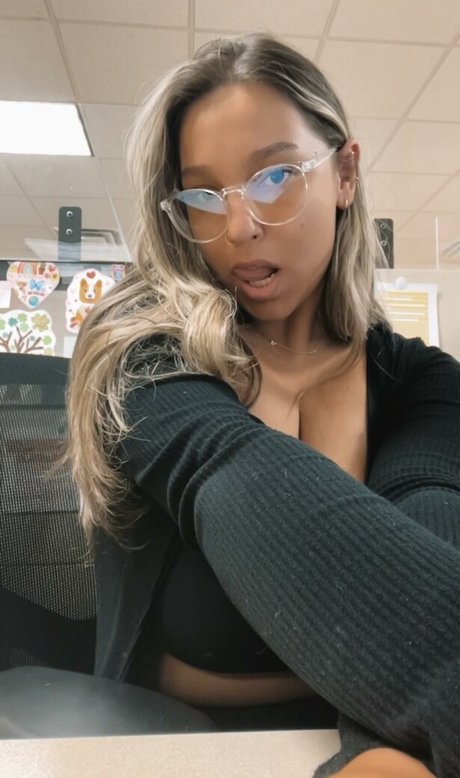 Mel Rose hot actress pic