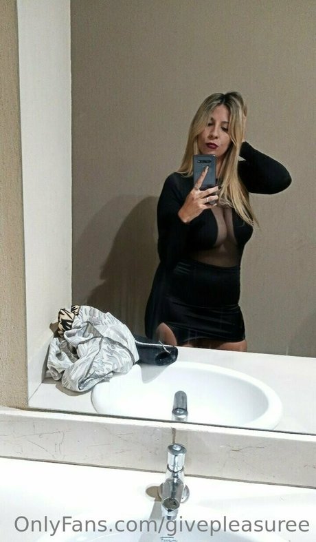 givepleasuree exclusive star image