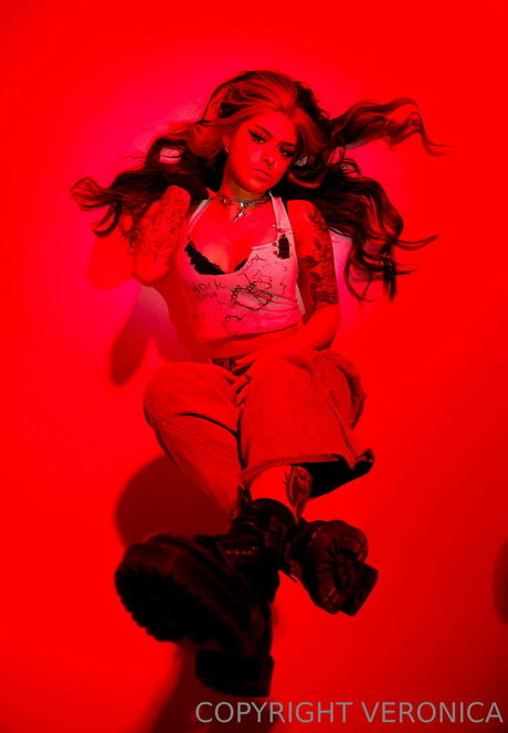 okokveronica perfect actress image