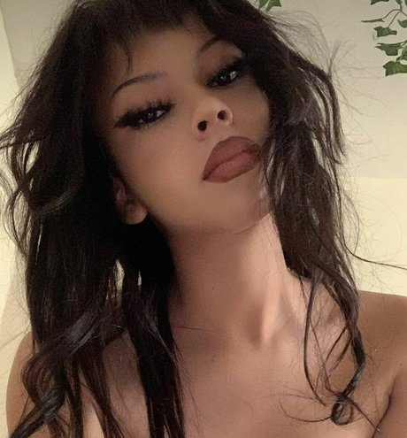 Charvotte hot star img