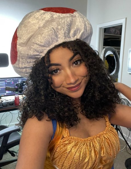 krystalogy pornographic actress img