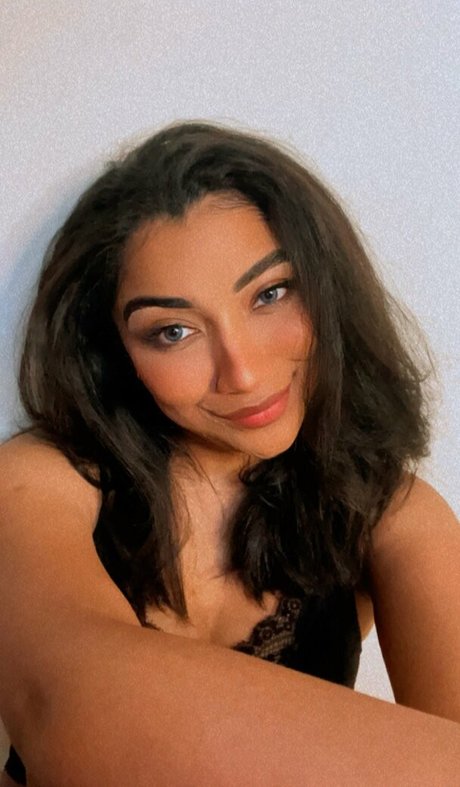 krystalogy sexy actress galleries