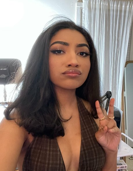 krystalogy pornographic actress photo