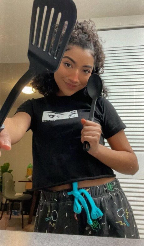 krystalogy model sexy photo