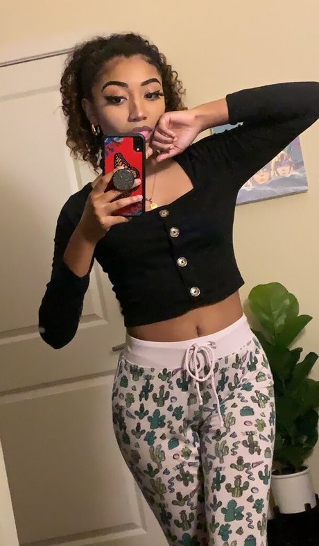 krystalogy sexy model pic