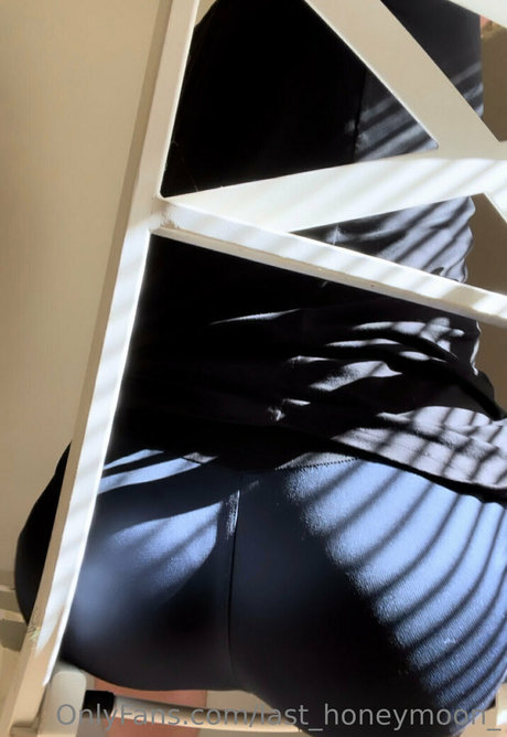 last honeymoon_ model exclusive photo