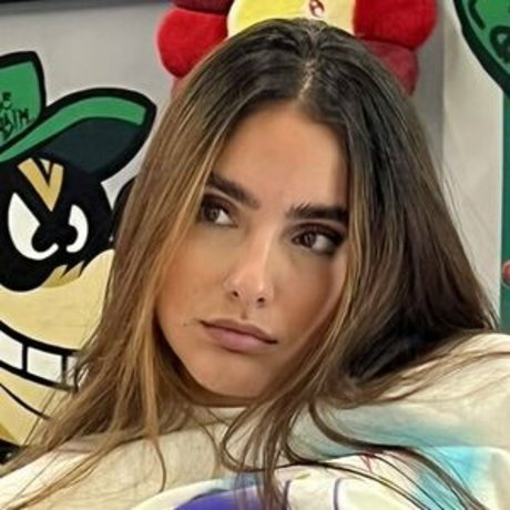 Isabella Ladera exclusive model image