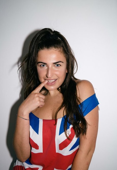 crazybritishoe naked model pics