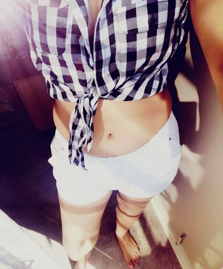 sophiatheminx art model pic