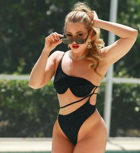 Rebecca Lawrence model high quality photos