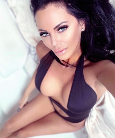 Onlyheni pornographic star image