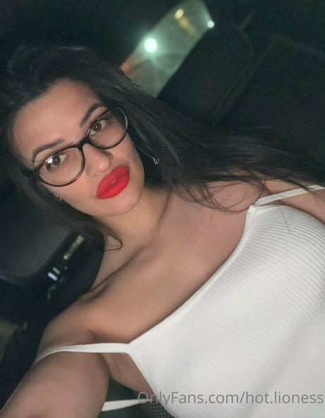 hot lioness pretty actress gallery