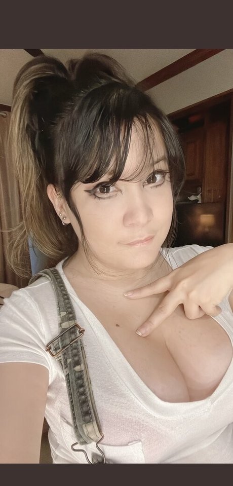 Foximusprime nudes model pics