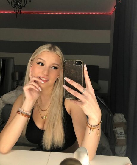 Emma Welyki xxx pornstar pictures