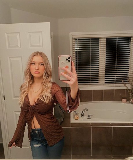 Emma Welyki naked actress images