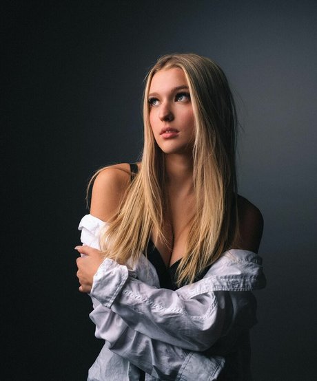 Emma Welyki Photo Gallery