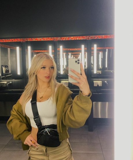 Emma Welyki model porn galleries