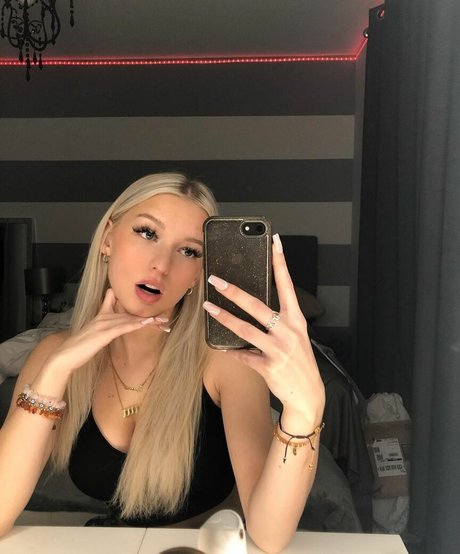 Emma Welyki beautiful actress archive