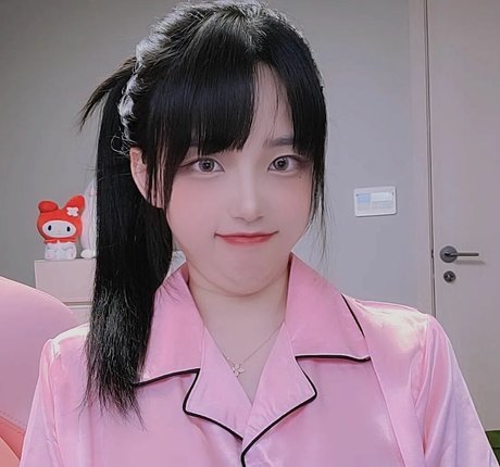 zlzzlz95 star naked images