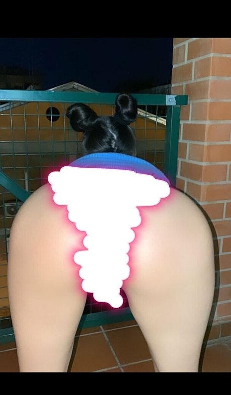 laalemonzz model erotic images