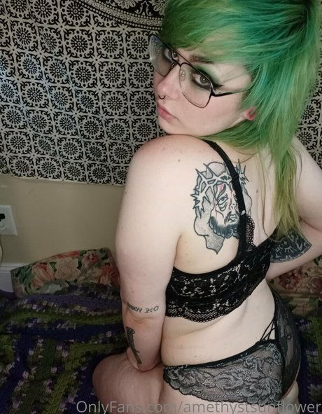 amethystsunflower model naked photo