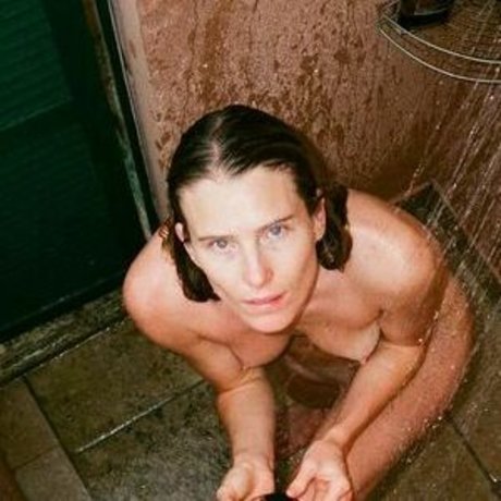 Dree Hemingway star nudes picture