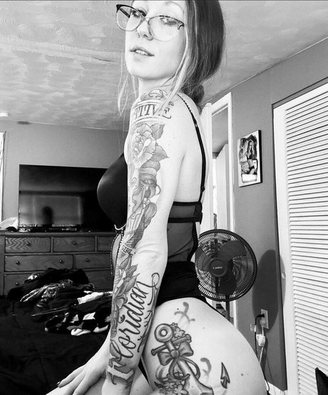 Adriennemariee star pornographic pics