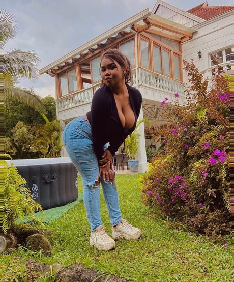 Majo Doll model exclusive images