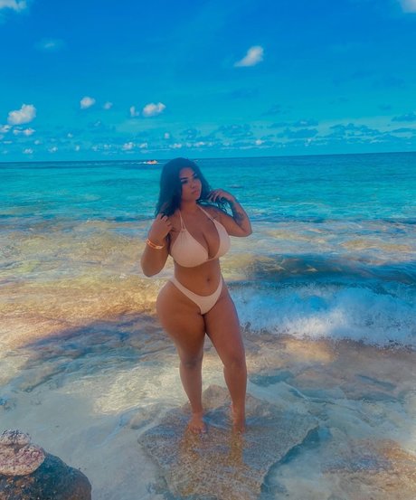 Majo Doll hot actress pic