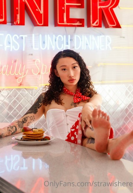 Billie Beaumont art star pics