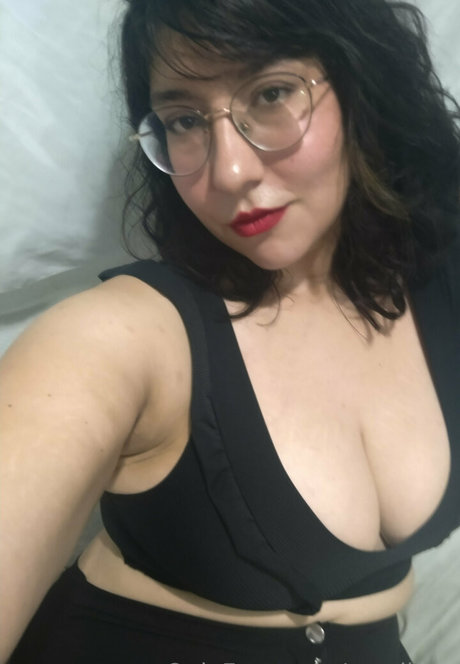 camiisun naked actress photos