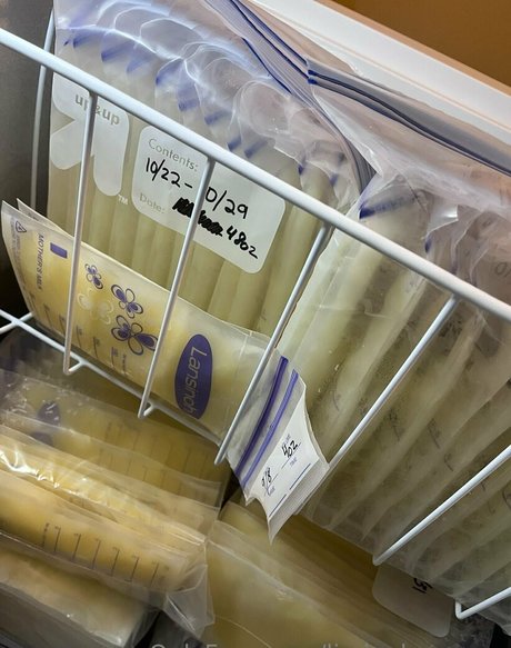 liminalmommy erotic model img