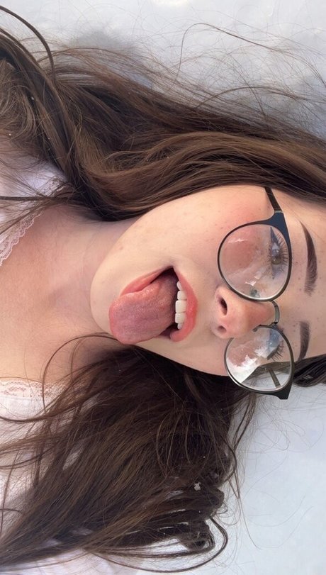 AliciaJade erotic model photo