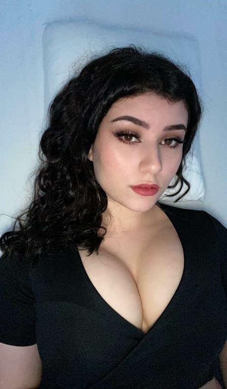 Yazzi top actress picture