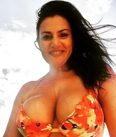 Angela Cavagna adult model img