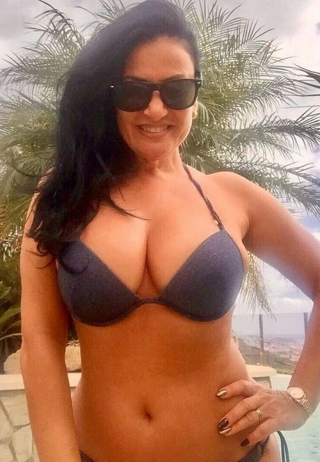 flat chested onlyfans hot pictures