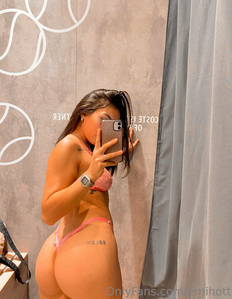 emihott art star pics