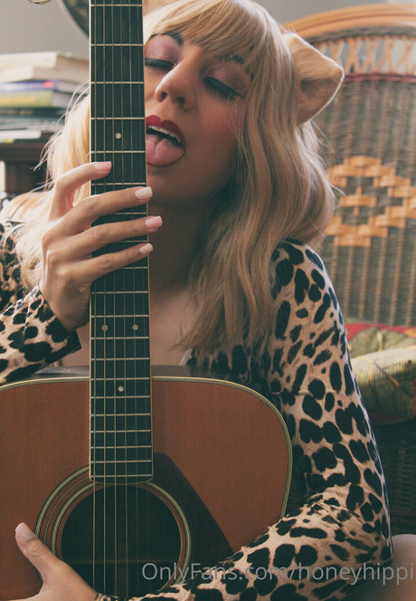 honeyhippi pretty pornstar archive