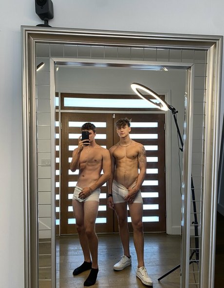 hungodeyfree naked star pictures