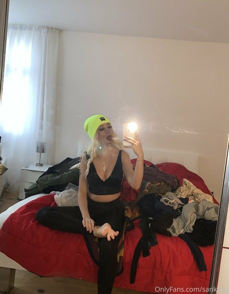 monamixxx star sex photo