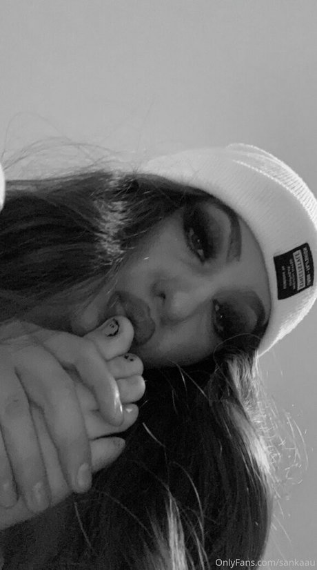 monamixxx exclusive model img