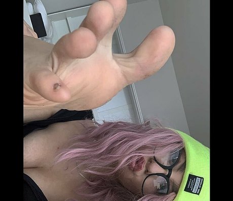 monamixxx model adult photo