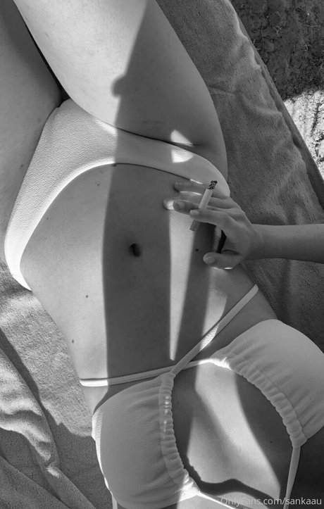 monamixxx art actress archive